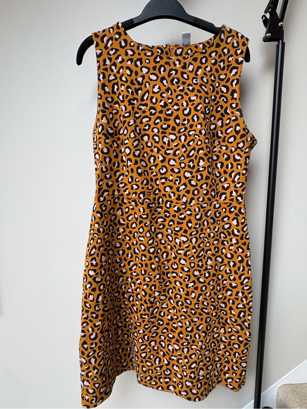 Leopard Print Sleeveless fitted dress